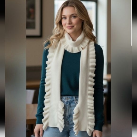 NEW! Bloomingdale's Cream Cashmere Wool Scarf NWT - Picture 4 of 7